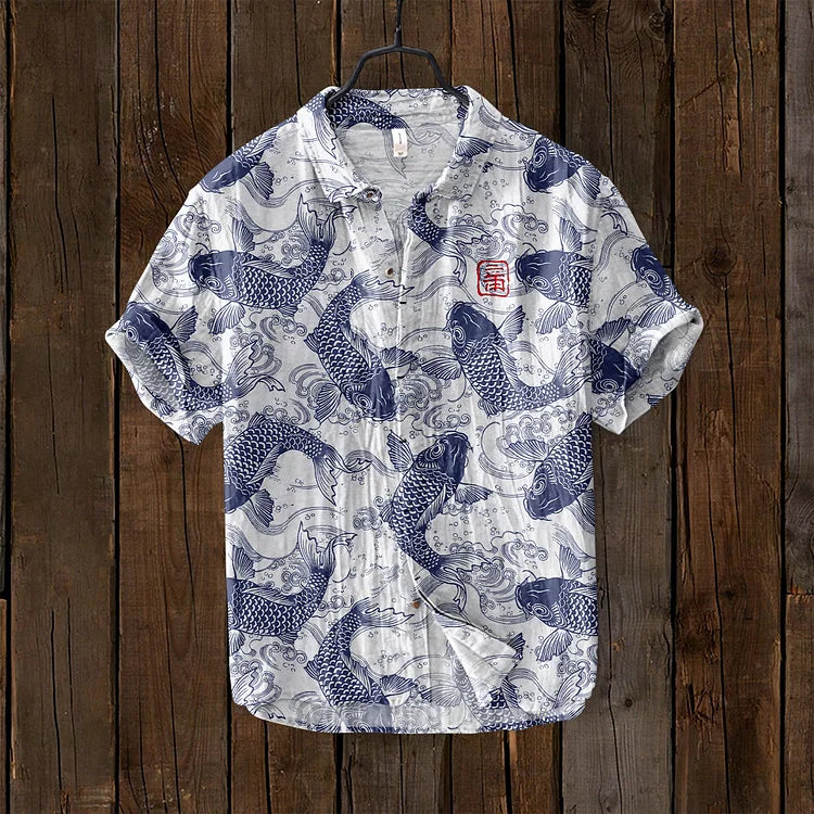 Sommerliches Herrenhemd mit Koi-Motiv – Kurzarmshirt im japanischen Design – Leichtes Freizeithemd im asiatischen Stil