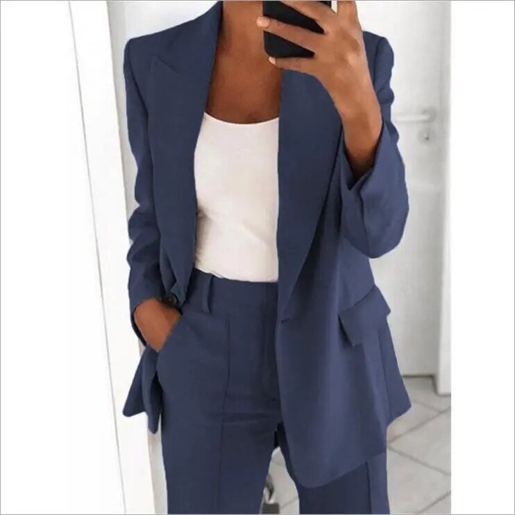 Charlotte - Eleganter Damenanzug für jeden Anlass