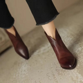 Moderne Damen-Stiefelette mit spitzem Design und seitlichem Reißverschluss