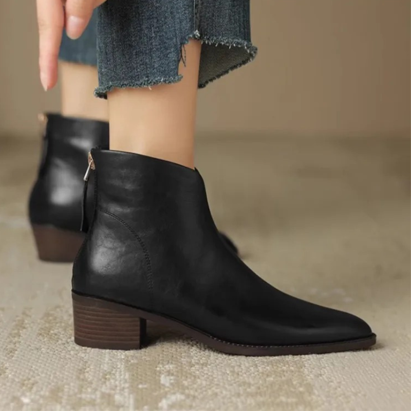 Moderne Damen-Stiefelette mit spitzem Design und seitlichem Reißverschluss