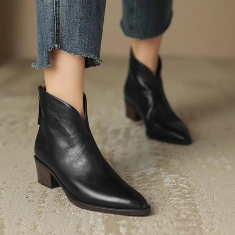 Moderne Damen-Stiefelette mit spitzem Design und seitlichem Reißverschluss
