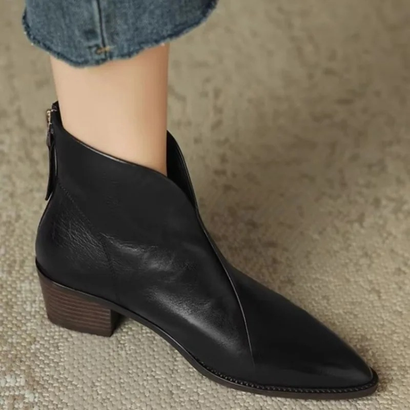 Moderne Damen-Stiefelette mit spitzem Design und seitlichem Reißverschluss