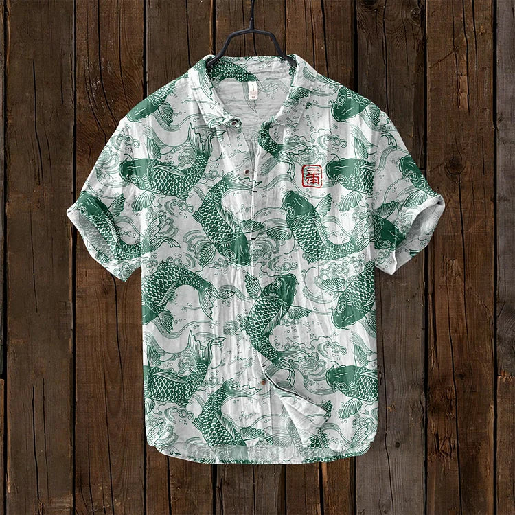 Sommerliches Herrenhemd mit Koi-Motiv – Kurzarmshirt im japanischen Design – Leichtes Freizeithemd im asiatischen Stil