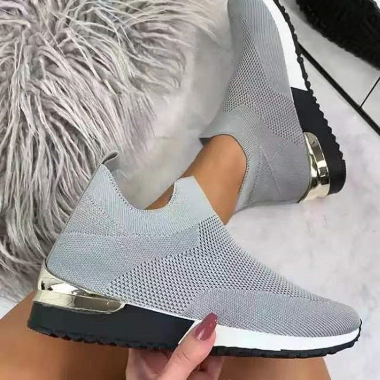Komfort-Sneaker mit goldfarbenen Akzenten