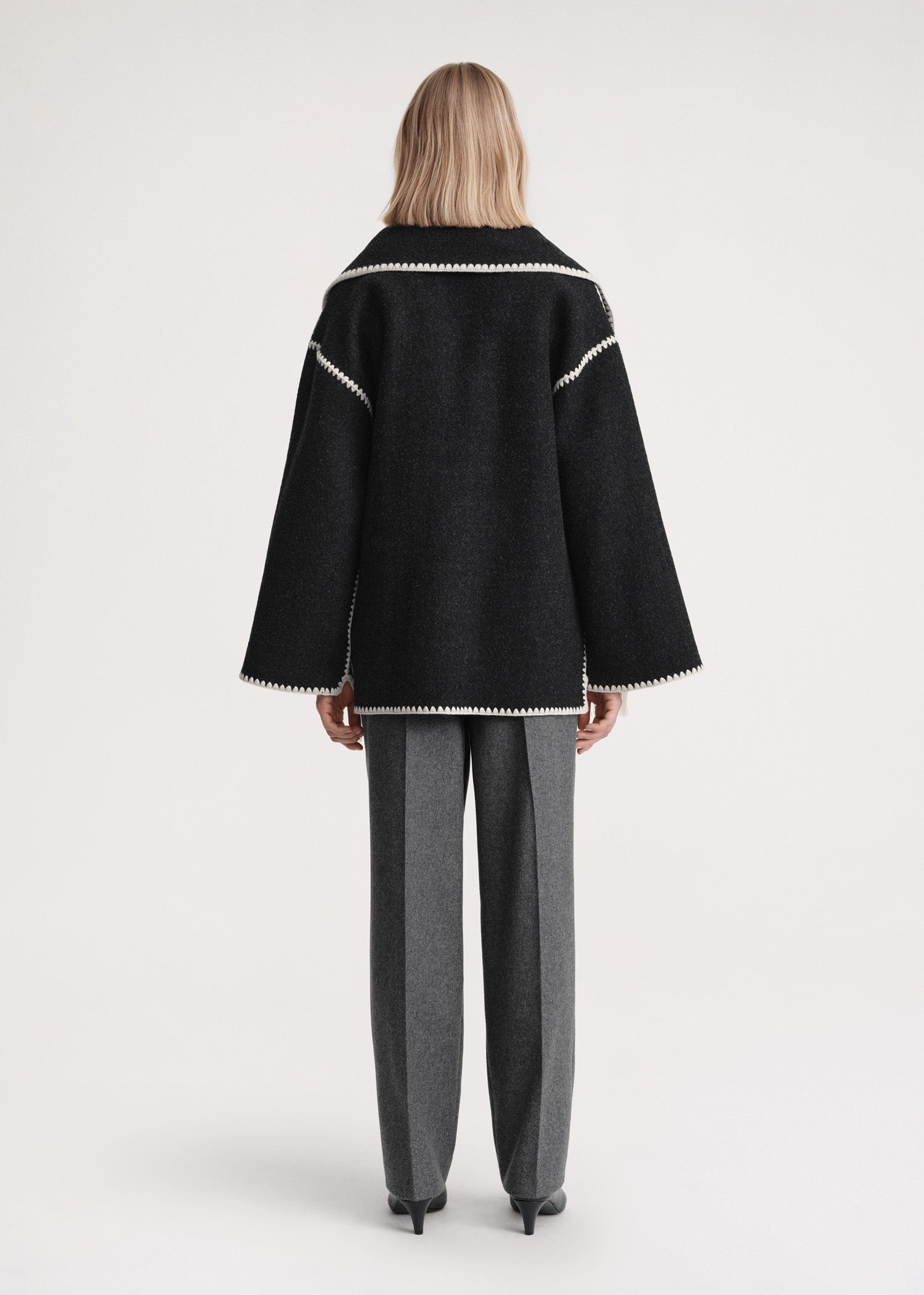 Maja | Warme Jacke mit eingebautem Schal