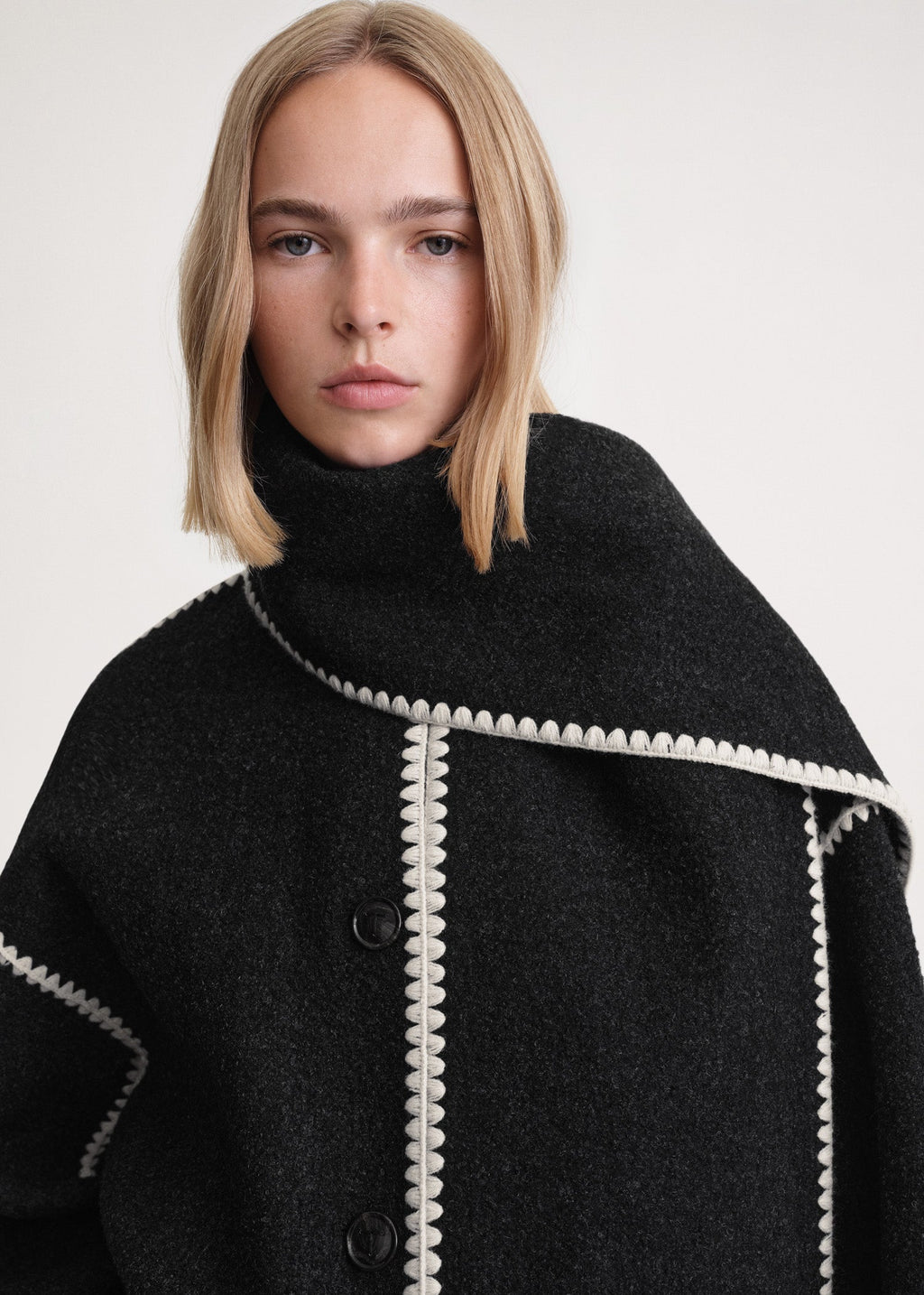 Maja | Warme Jacke mit eingebautem Schal