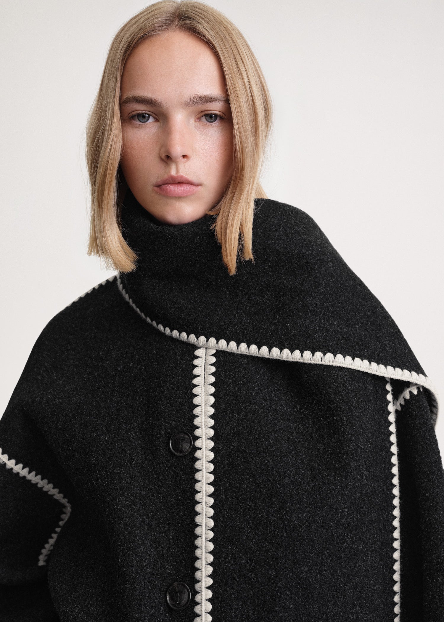 Maja | Warme Jacke mit eingebautem Schal