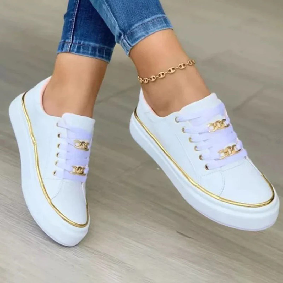 Enora - Weiße Low-Top-Sneakers mit Goldakzenten | Modische weiße Schnürsneaker mit goldenen Details