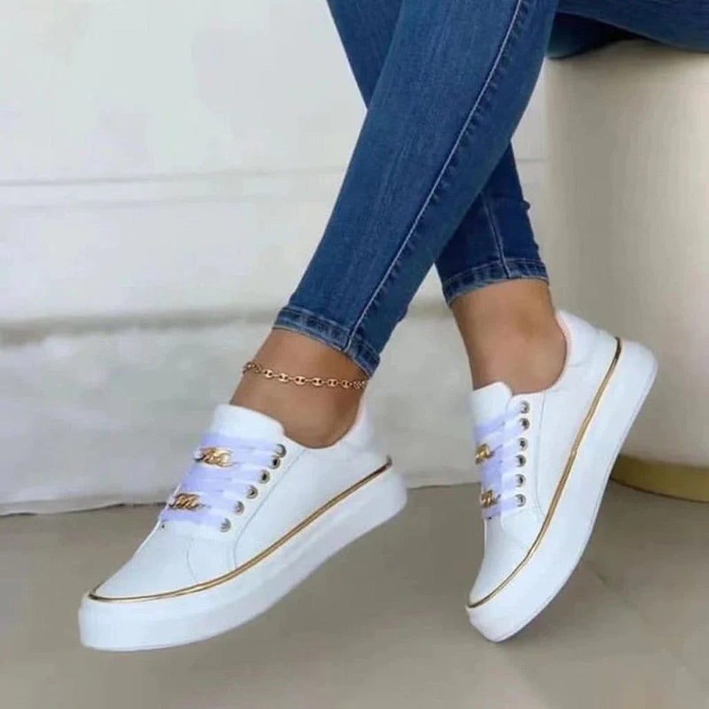 Enora - Weiße Low-Top-Sneakers mit Goldakzenten | Modische weiße Schnürsneaker mit goldenen Details