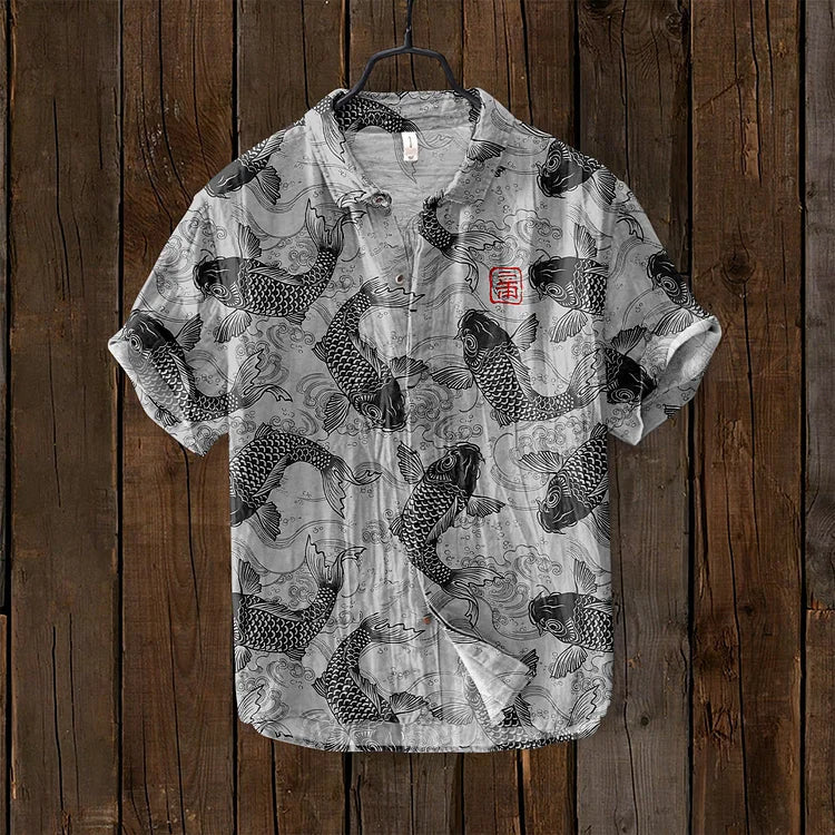 Sommerliches Herrenhemd mit Koi-Motiv – Kurzarmshirt im japanischen Design – Leichtes Freizeithemd im asiatischen Stil